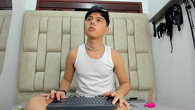 Snapshot of Felipe_Cold chatting on 09-30-25, 02:16 Felipe Cold online show from 09-30-25, 02:16