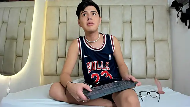 Snapshot of Felipe_Cold chatting on 10-08-25, 02:20 Felipe Cold online show from 10-08-25, 02:20