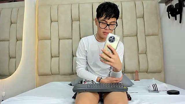 Snapshot of Felipe_Cold chatting on 10-14-25, 02:23 Felipe Cold online show from 10-14-25, 02:23