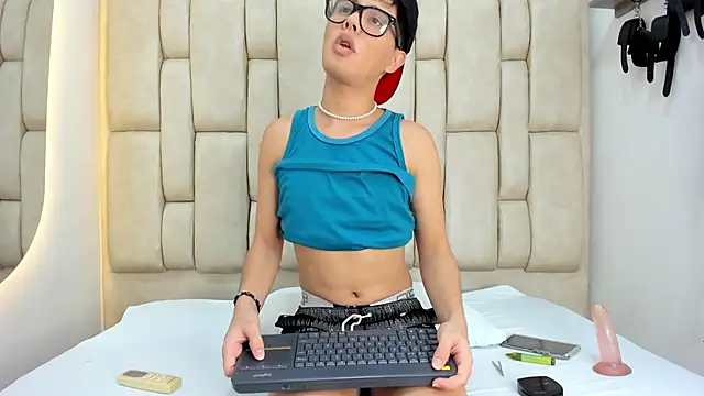 Snapshot of Felipe_Cold chatting on 10-15-25, 02:22 Felipe Cold online show from 10-15-25, 02:22
