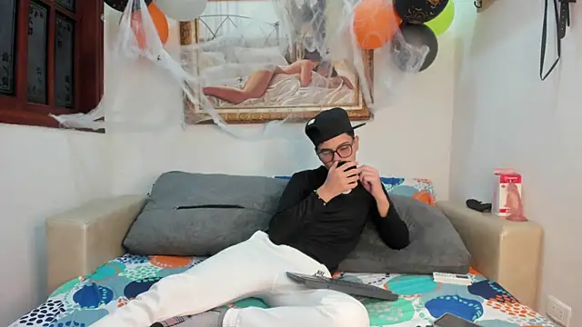 Felipe Cold online show from 10-28-25, 02:37