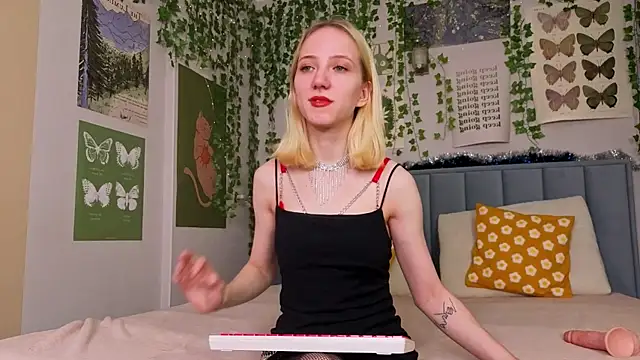 EmmaNovak online show from 12-16-25, 11:48