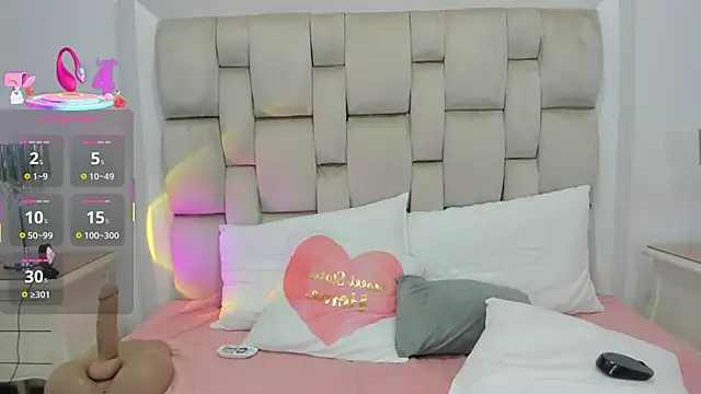 Snapshot of ValerieSoto chatting on 12-20-25, 07:32 ValerieSoto online show from 12-20-25, 07:32