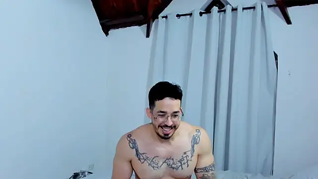 Hunter Hoott online show from 12-23-25, 01:03