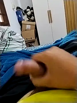 Snapshot of Hiderr chatting on 03-03-26, 04:13 Hiderr online show from 03-03-26, 04:13