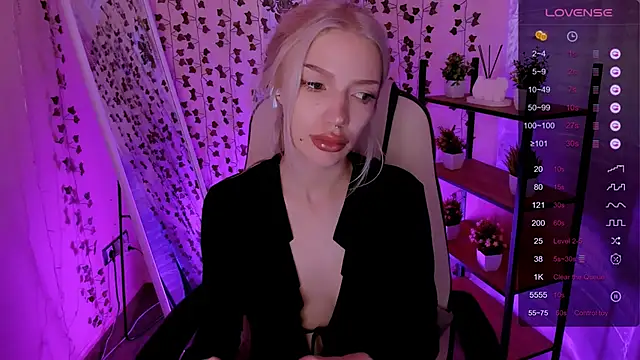 AnyaTaylor  online show from 04-24-26, 02:14