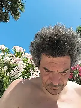 Snapshot of twitshe chatting on 06-19-26, 12:31 twitshe online show from 06-19-26, 12:31