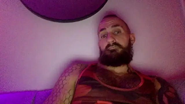 Snapshot of Bearlyfuckinglogan chatting on 07-12-26, 03:08 Bearlyfuckinglogan online show from 07-12-26, 03:08