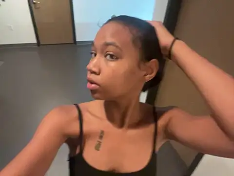 luvrgrllani online show from 10-04-25, 05:44