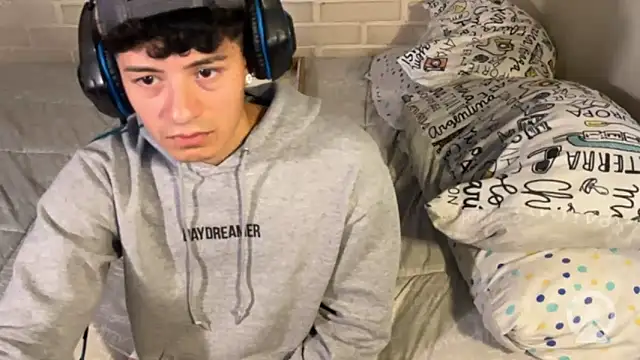 Snapshot of feeelipe2007 chatting on 02-15-26, 07:21 feeelipe2007 online show from 02-15-26, 07:21