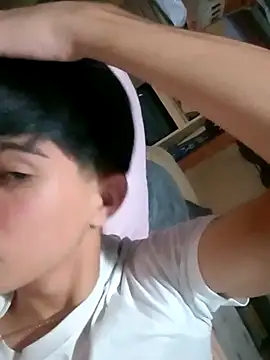 LUISSLEONN0958 online show from 09-10-25, 06:19