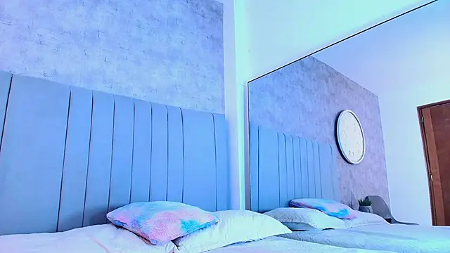 karla-ruiz online show from 10-24-25, 07:10