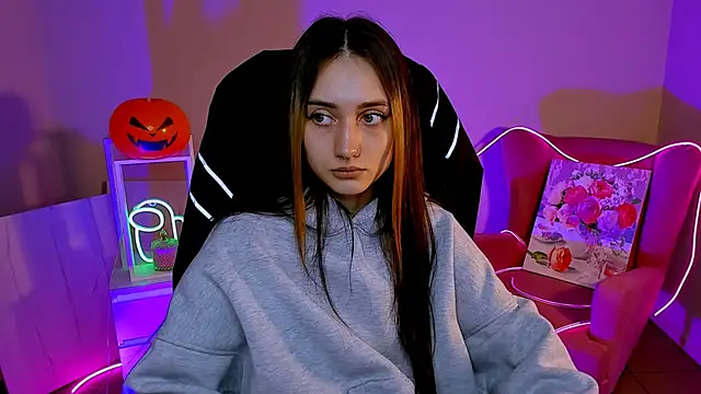 olivianorton online show from 10-23-25, 03:11