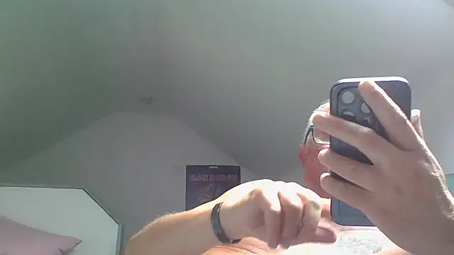 Snapshot of naughtygrandad1 chatting on 07-12-26, 03:25 naughtygrandad1 online show from 07-12-26, 03:25