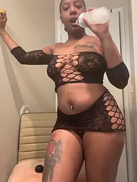 ObsessedWLyla online show from 11-07-25, 07:41