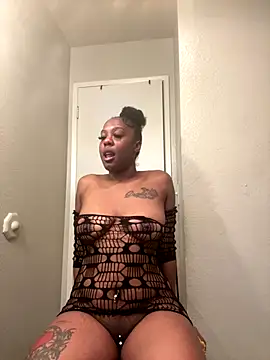 ObsessedWLyla online show from 11-13-25, 08:57