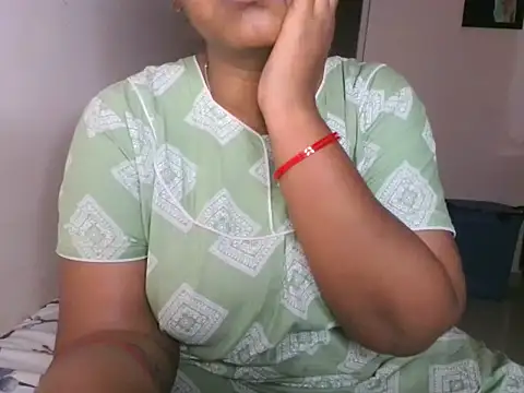 Snapshot of its_me_Rashmi chatting on 09-10-25, 05:46 its me Rashmi online show from 09-10-25, 05:46