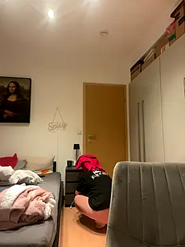 OliviaaFischer online show from 12-16-25, 08:58