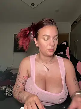 Snapshot of OliviaaFischer chatting on 05-29-26, 07:56 OliviaaFischer online show from 05-29-26, 07:56
