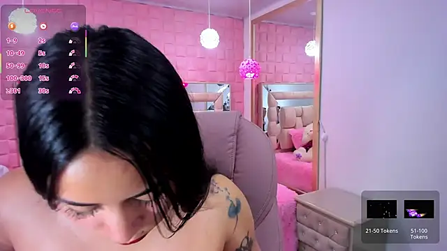  laaura  online show from 11-20-25, 07:24