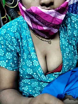 Snapshot of Love_Cream chatting on 02-17-26, 06:47 Love Cream online show from 02-17-26, 06:47