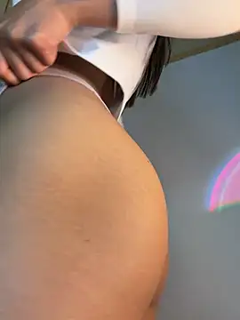 Snapshot of LilybethGray chatting on 06-11-26, 11:03 LilybethGray online show from 06-11-26, 11:03