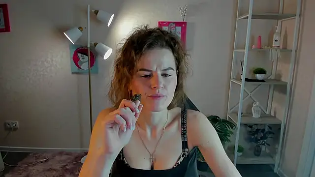 Wanda Gomez online show from 02-15-26, 01:31