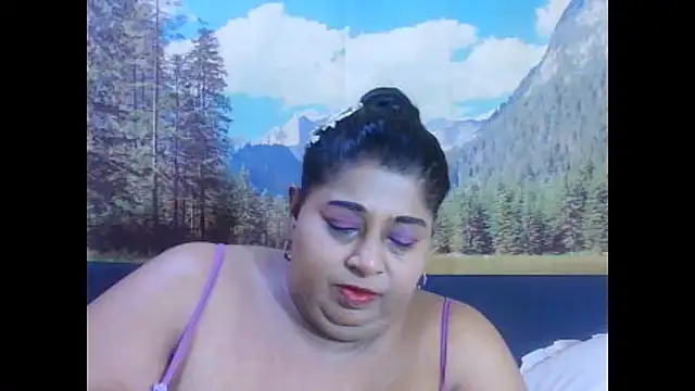 Snapshot of indianhoney694u chatting on 02-13-26, 05:36 indianhoney694u online show from 02-13-26, 05:36