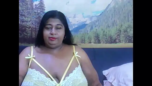 Snapshot of indianhoney694u chatting on 02-26-26, 05:39 indianhoney694u online show from 02-26-26, 05:39