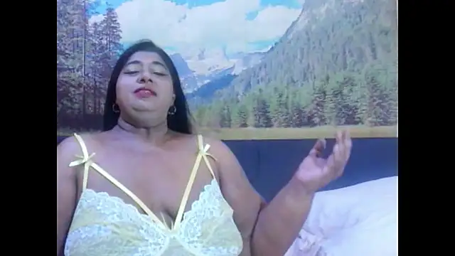 Snapshot of indianhoney694u chatting on 03-31-26, 05:19 indianhoney694u online show from 03-31-26, 05:19