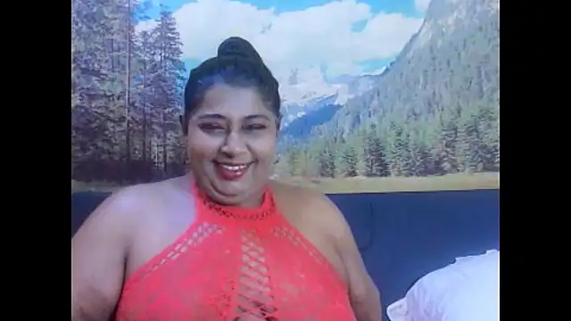Snapshot of indianhoney694u chatting on 04-01-26, 05:10 indianhoney694u online show from 04-01-26, 05:10