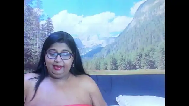 Snapshot of indianhoney694u chatting on 04-13-26, 05:18 indianhoney694u online show from 04-13-26, 05:18