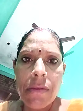 Snapshot of Suhana_pandit chatting on 09-19-25, 08:31 Suhana pandit online show from 09-19-25, 08:31