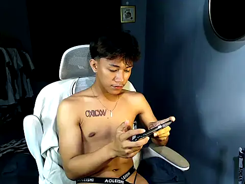 Snapshot of naughtyboyloy_0 chatting on 05-04-26, 04:47 naughtyboyloy 0 online show from 05-04-26, 04:47