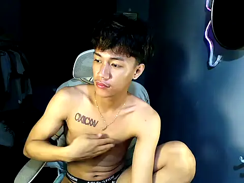 Snapshot of naughtyboyloy_0 chatting on 05-15-26, 01:34 naughtyboyloy 0 online show from 05-15-26, 01:34
