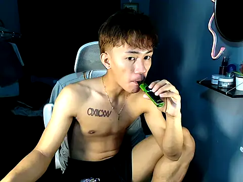 Snapshot of naughtyboyloy_0 chatting on 05-25-26, 06:19 naughtyboyloy 0 online show from 05-25-26, 06:19