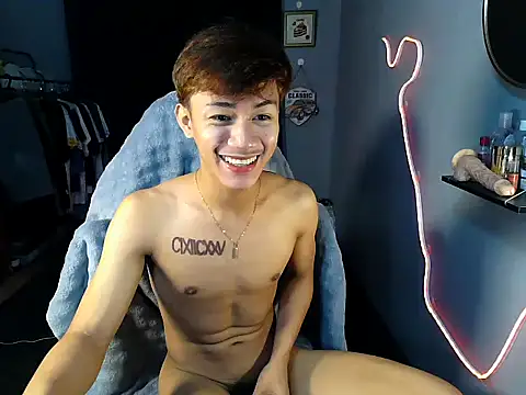 Snapshot of naughtyboyloy_0 chatting on 06-14-26, 05:37 naughtyboyloy 0 online show from 06-14-26, 05:37