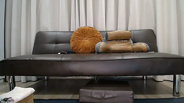 Snapshot of Liz_Hu chatting on 03-21-25, 02:40 Liz Hu online show from 03-21-25, 02:40