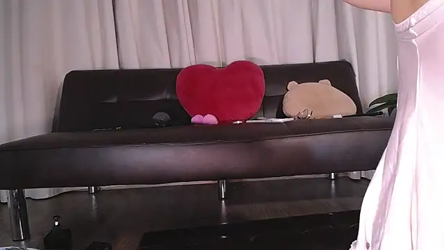 Snapshot of Liz_Hu chatting on 09-15-25, 03:23 Liz Hu online show from 09-15-25, 03:23