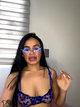 Melissa coch online show from 12-22-25, 06:38