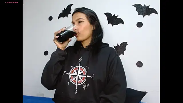 Gia Lee online show from 10-24-25, 02:19