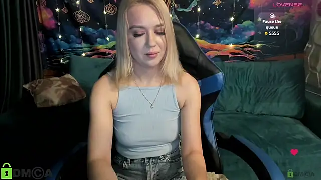 CrystalGirl99 online show from 03-02-26, 08:10