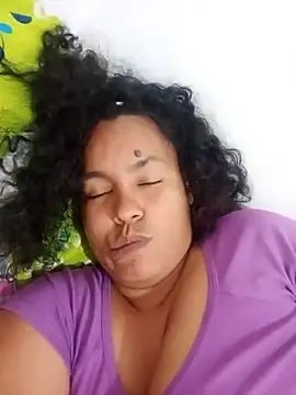 Snapshot of Viviana_h chatting on 11-16-25, 01:33 Viviana h online show from 11-16-25, 01:33