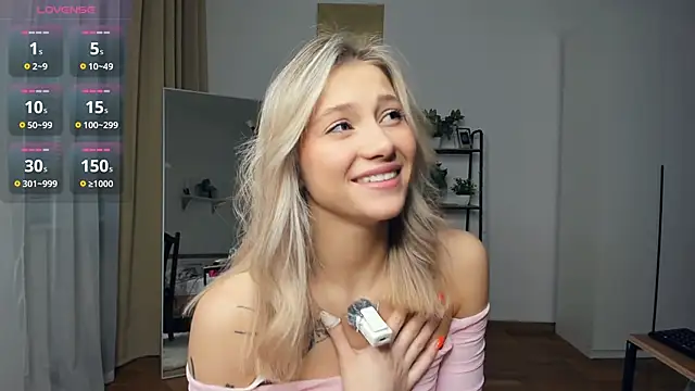 Snapshot of FaaBinaa chatting on 12-18-25, 07:36 FaaBinaa online show from 12-18-25, 07:36