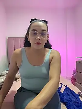 Snapshot of alehia_cute chatting on 07-14-26, 11:10 alehia cute online show from 07-14-26, 11:10