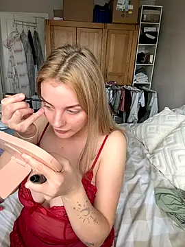 Snapshot of Layla_20_ chatting on 10-10-25, 12:26 Layla 20 online show from 10-10-25, 12:26