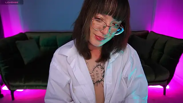 Pixie Peachh online show from 10-28-25, 09:06