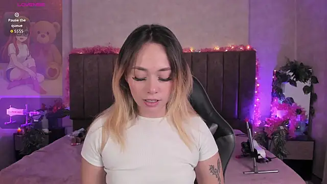 Snapshot of LanaMills_ chatting on 07-10-26, 03:33 LanaMills online show from 07-10-26, 03:33