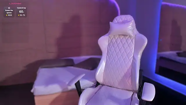 Snapshot of HannahMontgomery chatting on 11-21-25, 04:05 HannahMontgomery online show from 11-21-25, 04:05