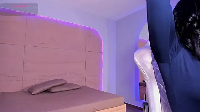 Snapshot of HannahMontgomery chatting on 11-25-25, 04:40 HannahMontgomery online show from 11-25-25, 04:40